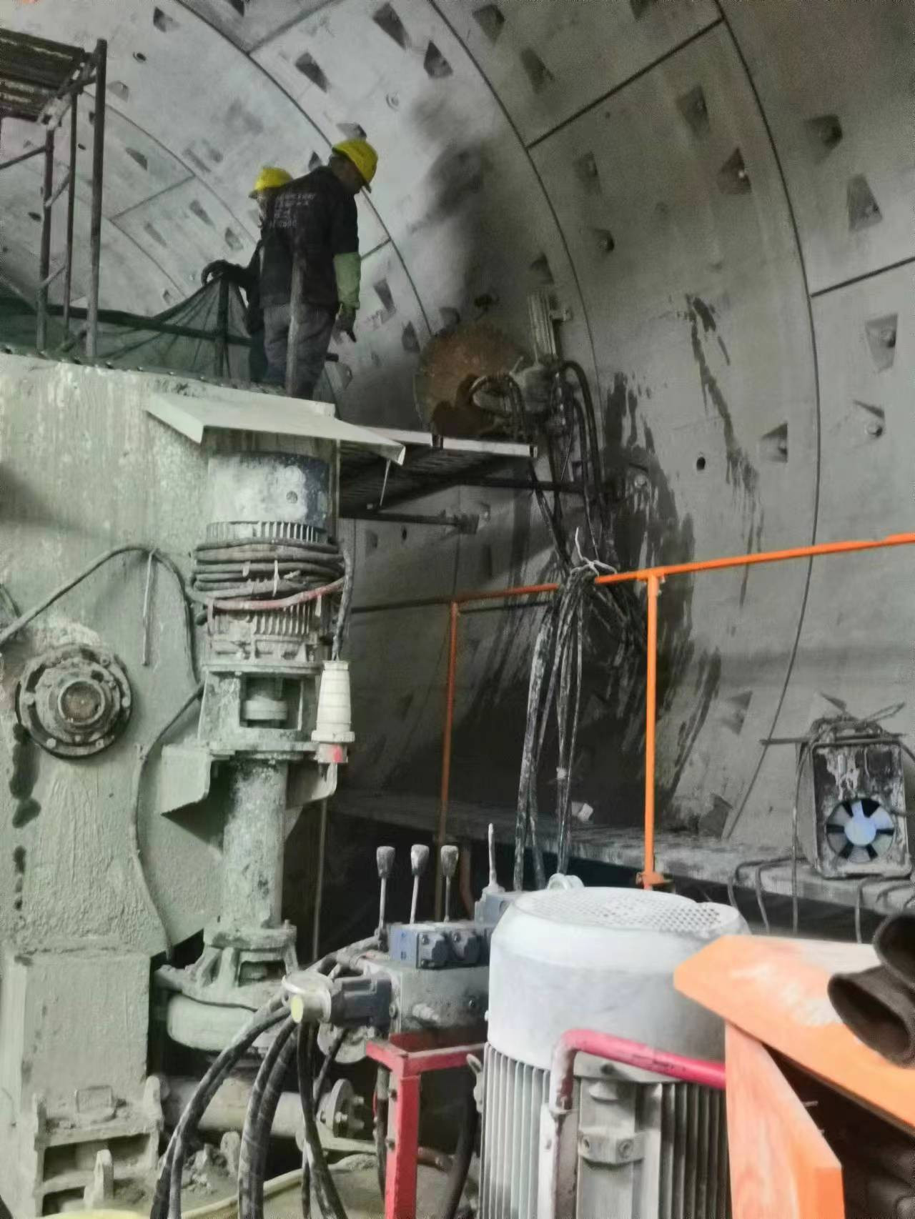 地铁站切割与地铁管片切割拆除施工指南：轨道交通地下空间高精度静力拆除技术